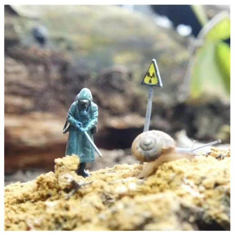 1/64 Scale Chernobyl Doll Resin Static Model DIY Hand Drawn Scene Decoration Toy Handmade Collectibles Birthday Gift